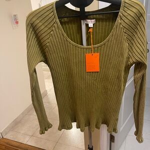 Knox Rose Ribbed Long Sleeve Top in Olive. Scalloped sleeve. Size XL NWT